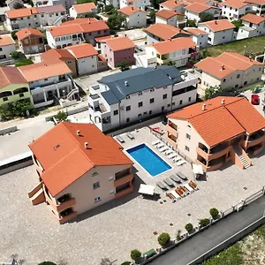 Apartman Lucky, Vir